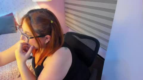 miabunny   online show from April 28, 4:06 am