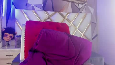 Snapshot of miacapucci1 chatting on February 28, 3:37 pm online show from February 28, 3:37 pm