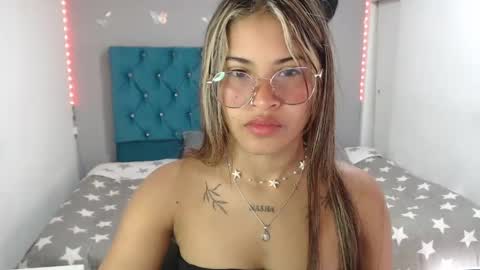 miacumgirl online show from May 25, 12:22 pm