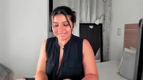 Snapshot of miadanielss chatting on March 1, 4:26 am IG Yojanagomez online show from March 1, 4:26 am