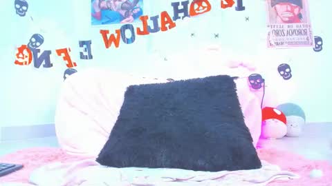 Snapshot of miaengels_ chatting on October 18, 1:21 am Mia Engels online show from October 18, 1:21 am