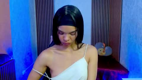 Mia online show from November 8, 6:38 am