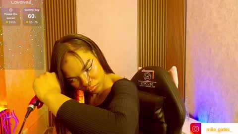 Mia online show from November 12, 2:47 am