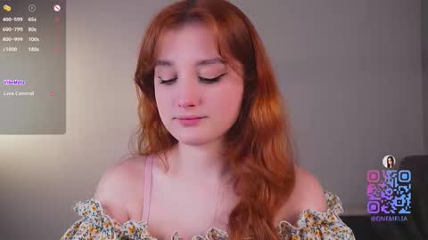 Mia online show from December 18, 1:28 pm