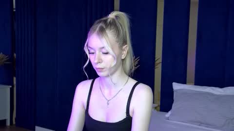 Mia online show from October 2, 5:56 pm