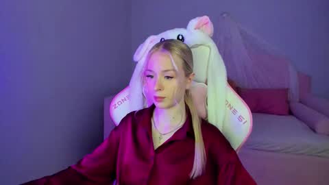 Mia online show from October 9, 5:29 pm