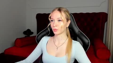 Mia online show from September 29, 5:23 pm