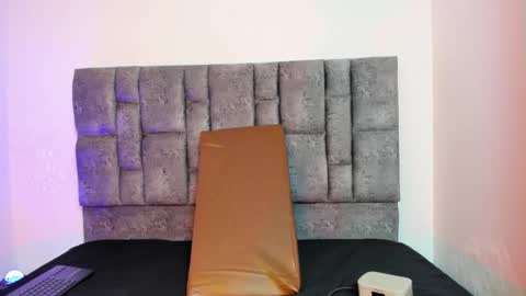 miah new independent model acount online show from November 8, 2:47 am