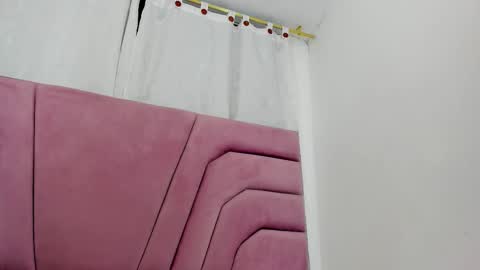 miajhonsonx online show from January 16, 9:13 pm