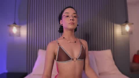 Mia Larouse online show from February 28, 8:02 pm