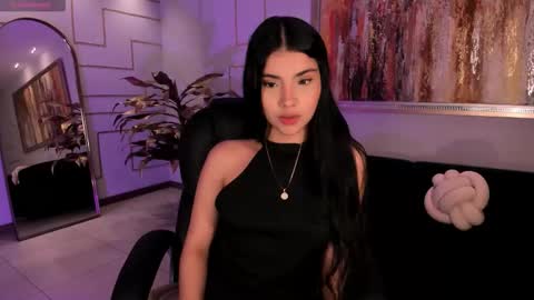 Call me Mia  online show from December 19, 7:42 pm