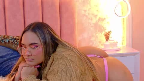 Mia online show from February 14, 5:43 am