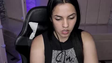 Snapshot of mialover_v chatting on September 13, 9:28 pm Hi Stream 1500 to 2100 online show from September 13, 9:28 pm