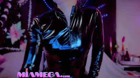 Mia online show from February 21, 4:26 am