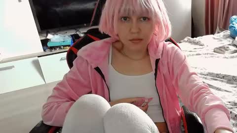 Mia online show from April 13, 7:45 am