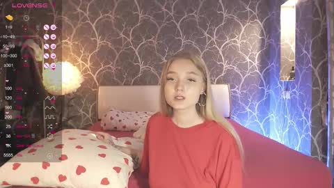 Mia online show from September 14, 5:36 pm