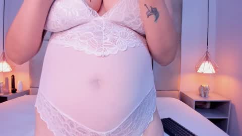 Snapshot of miamiller69 chatting on February 2, 5:10 am Mia online show from February 2, 5:10 am