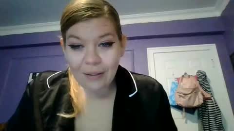 Mia Moves You online show from July 15, 1:22 am