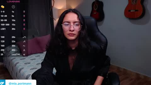 Snapshot of miaportman chatting on December 5, 3:12 pm MIAPORTMANN online show from December 5, 3:12 pm