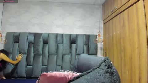 miarivers_1 online show from April 8, 1:03 pm