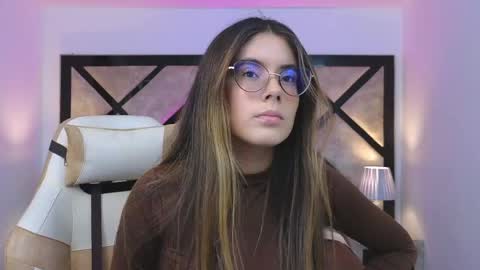 Mia online show from May 19, 6:59 pm