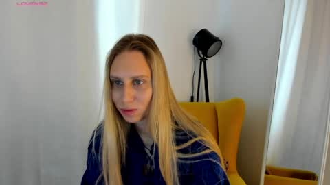 Mia online show from March 26, 3:01 am