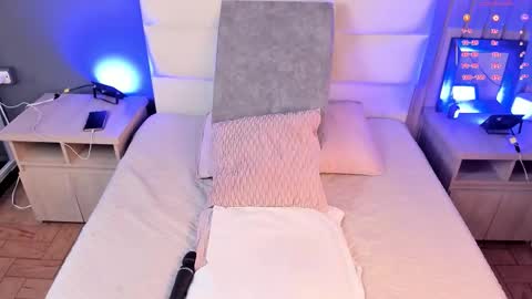 Mia online show from March 4, 9:23 pm