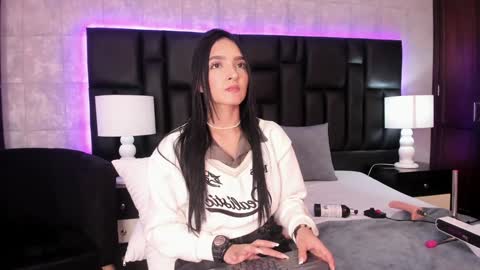 Snapshot of miasweetth chatting on December 27, 6:53 pm Mia Sweetth online show from December 27, 6:53 pm