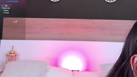 Mia online show from November 13, 5:37 pm