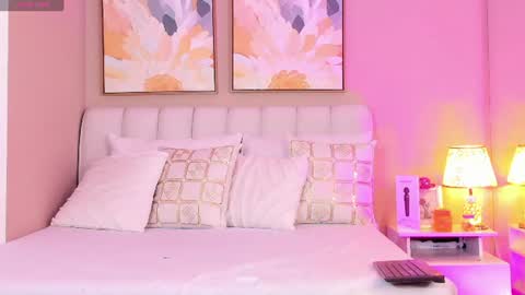 Mia online show from June 28, 4:25 pm