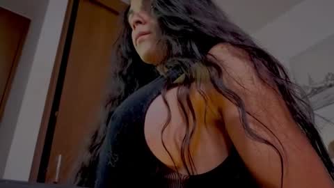 Snapshot of miavero chatting on October 8, 8:37 pm Mia online show from October 8, 8:37 pm