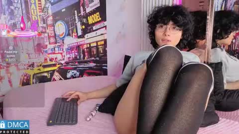Snapshot of mich_marin chatting on October 8, 11:27 am mich_marin online show from October 8, 11:27 am