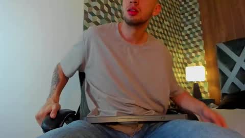 Snapshot of michael_magno chatting on February 25, 2:04 pm Michael Stevens online show from February 25, 2:04 pm