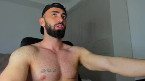 MichaelEvansx online show from May 4, 10:27 pm