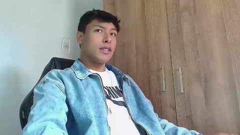 Snapshot of michaelstones chatting on March 11, 2:40 pm michaelstones online show from March 11, 2:40 pm