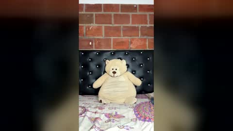 MICHELLE DE LA TORRE online show from March 1, 3:16 pm