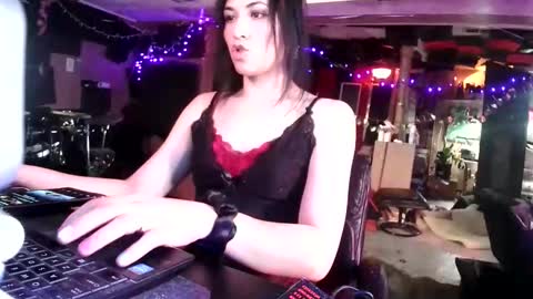 Snapshot of michelle_flowers chatting on October 20, 3:11 am michelle_flowers online show from October 20, 3:11 am