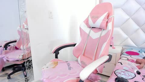 michelleblair1 online show from April 10, 3:39 pm