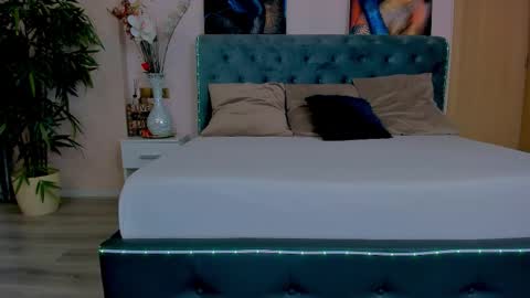 michellereys online show from September 18, 8:24 pm