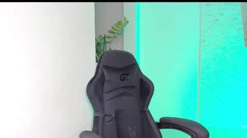 Michellee online show from November 4, 5:58 pm