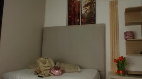 miel online show from February 11, 12:20 pm