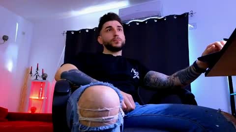 MightyAaron online show from April 9, 5:11 am