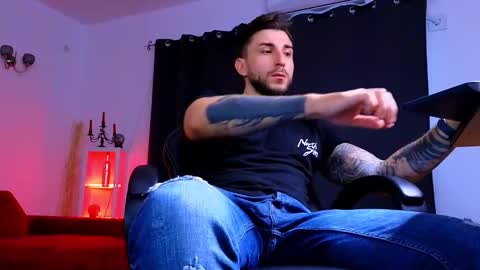 Snapshot of mightyaaron chatting on September 10, 3:35 pm MightyAaron online show from September 10, 3:35 pm
