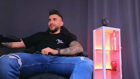 Snapshot of mightyaaron chatting on February 22, 9:12 am MightyAaron online show from February 22, 9:12 am