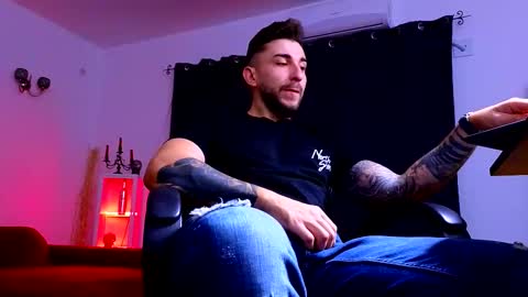 Snapshot of mightyaaron chatting on September 30, 2:44 am MightyAaron online show from September 30, 2:44 am