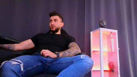 Snapshot of mightyaaron chatting on March 8, 7:49 am MightyAaron online show from March 8, 7:49 am