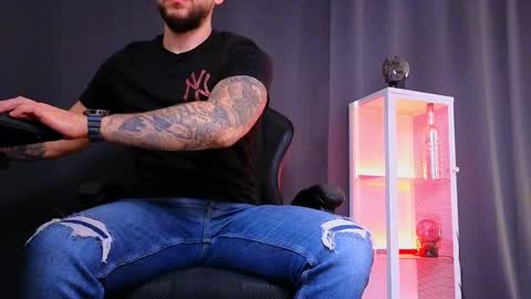 Snapshot of mightyaaron chatting on February 26, 7:34 am MightyAaron online show from February 26, 7:34 am