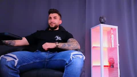 Snapshot of mightyaaron chatting on March 2, 5:25 pm MightyAaron online show from March 2, 5:25 pm
