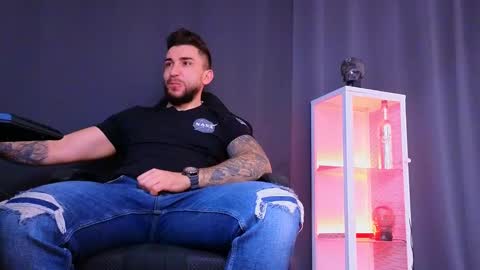 Snapshot of mightyaaron chatting on March 7, 3:40 am MightyAaron online show from March 7, 3:40 am