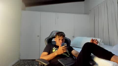 Miguel Hernandez online show from March 11, 9:04 pm